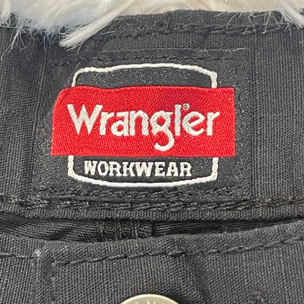 WRANGLER WORKWEAR Men's BLACK Flat Front Shorts SIZE 40 NWT - Picture 4 of 7